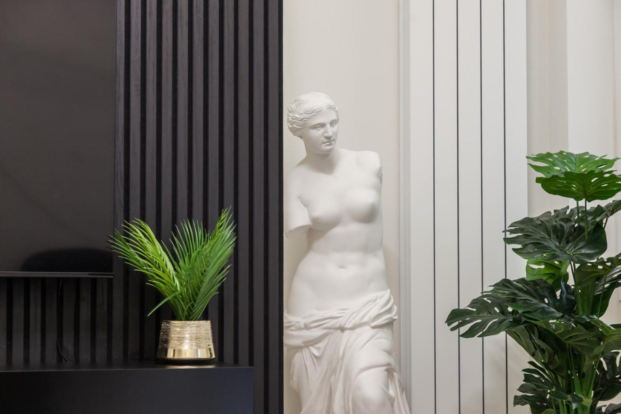 Italian Fashion Suite - Luxurious Marble City Center Milão Exterior foto